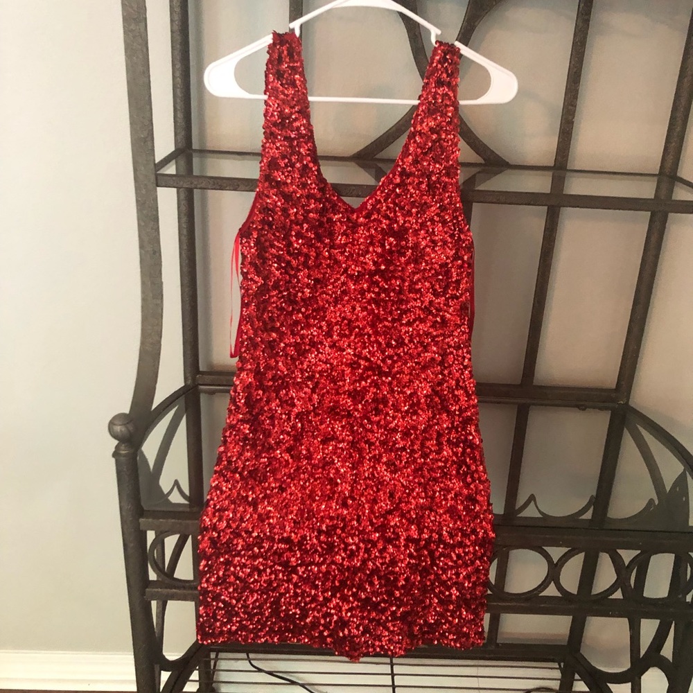 Red sequin dress - Picture 2 of 3